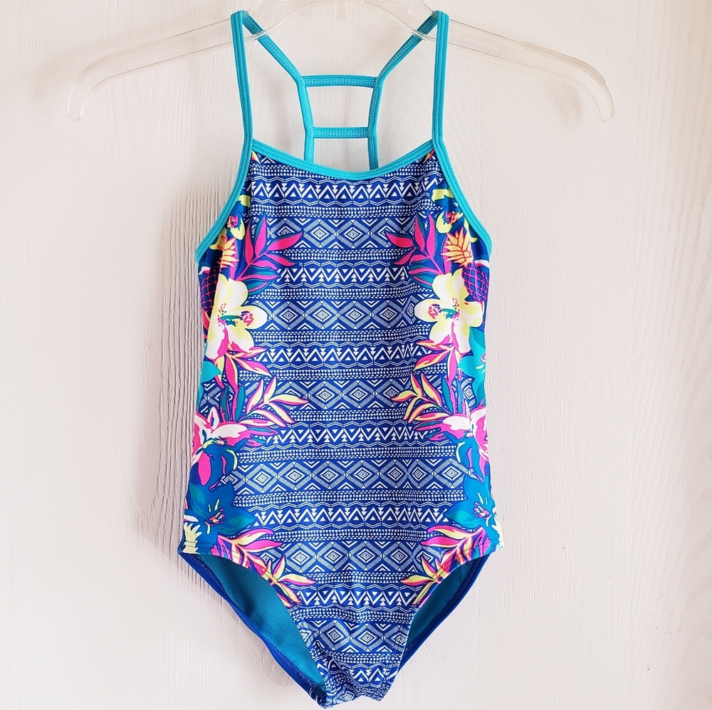 Girls one piece swimsuit. Floral bathing suit. 6